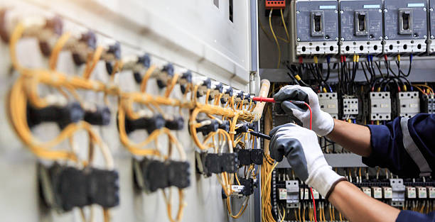 Professional Electrician technician working in Pleasant Hill, MO
